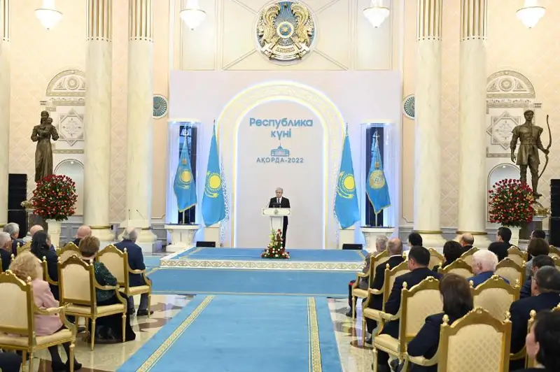 Prezıdent Respýblıka kúnine oraı memlekettik nagradalar men memlekettik syılyqtar tapsyrdy