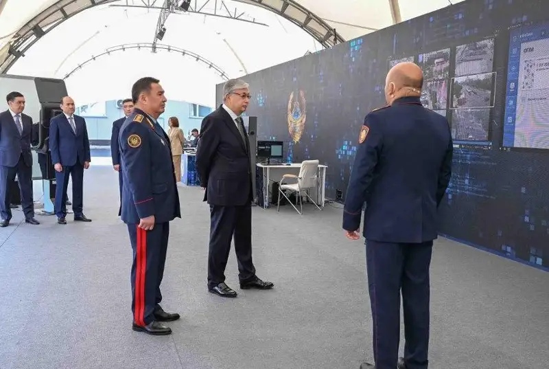 Президентга автотранспортларни қонунийлаштириш хизматини тартибга солувчи рақамли технологиялар ҳақида маълумот берилди