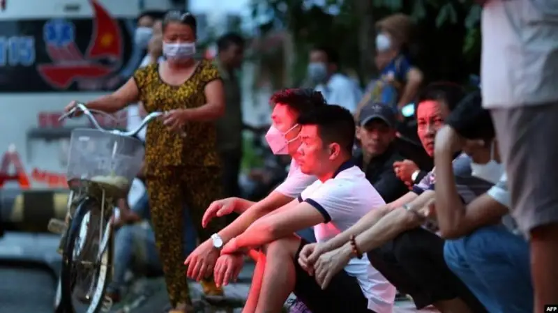 Вьетнамдаги караоке-бардаги ёнғинда ўнлаб одамлар вафот этган