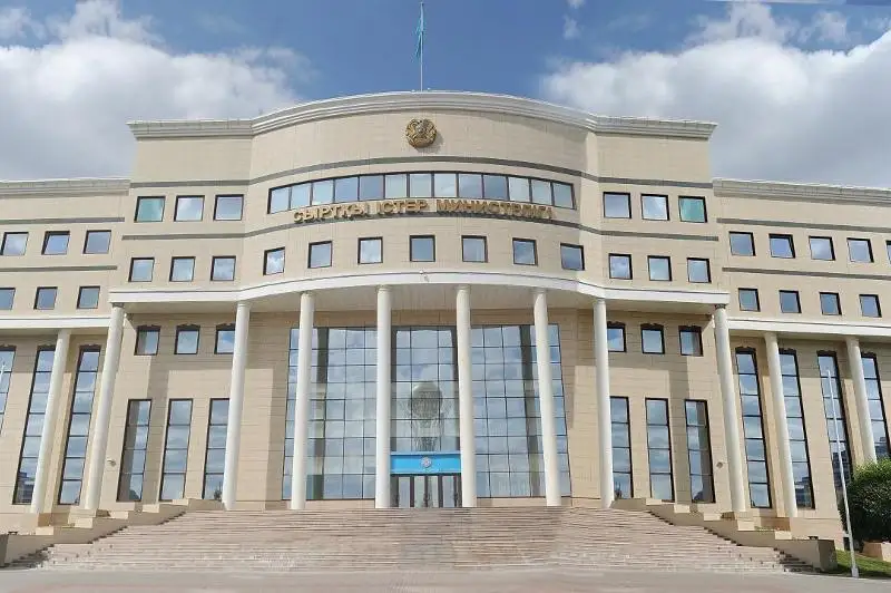 Қозоғистонда 54 давлат фуқаролари учун визасиз режимнинг тўхтатиб турилиши узайтирилди
