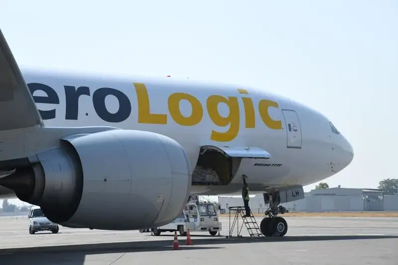 Бугун Ўзбекистонга яна Pfizer/BioNTech вакцинаси олиб келинди