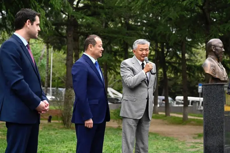 Тбилисида Абай ҳайкали ўрнатилди