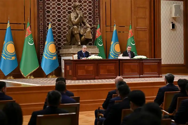 哈萨克斯坦与土库曼斯坦总统召开联合新闻发布会