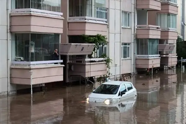 Анқарада сув тошқини оқибатида 2 киши ҳалок бўлди