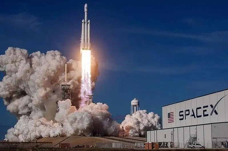 搭载4名宇航员的SpaceX“龙”飞船与国际空间站对接