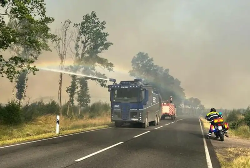 Лесные пожары вынуждают Германию, Грецию и Испанию эвакуировать жителей