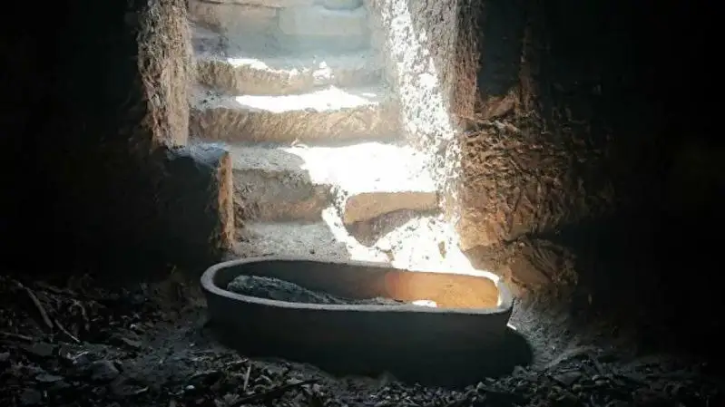 Мисрда археологлар бир йўла 30 та мўмиёланган жасадларни топишди