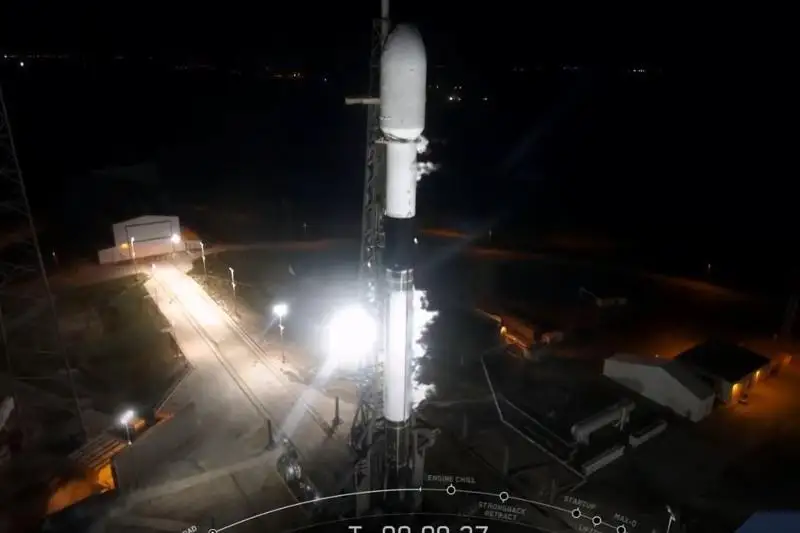 Space X компанияси космосга 60 та сунъий йўлдошни учирди