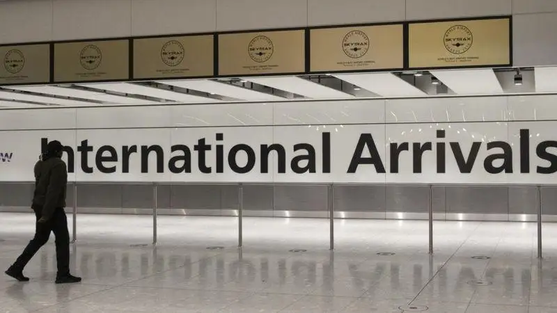 Буюк Британия сайёҳлар учун августгача чегараларини очмаслиги мумкин