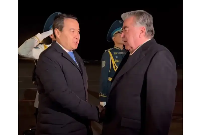 Президент Республики Таджикистан Эмомали Рахмон прибыл в Астану