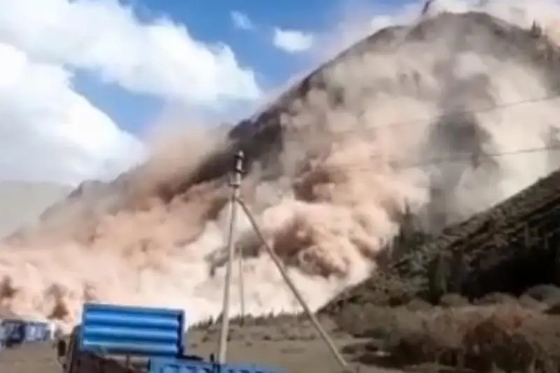 Қирғиз тоғларида кўчки содир бўлди