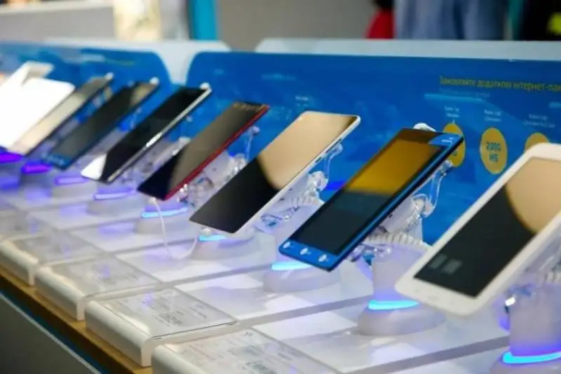 Ўтган етти ой ичида Ўзбекистонга 1,4 млн мобил телефон импорт қилинган