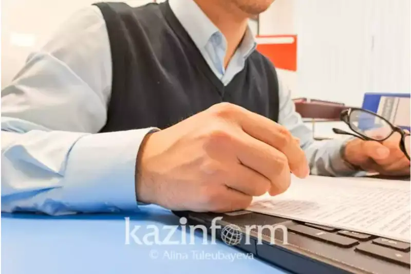 ەڭبەك مينيسترلىگى ەكىگە بولىنە مە