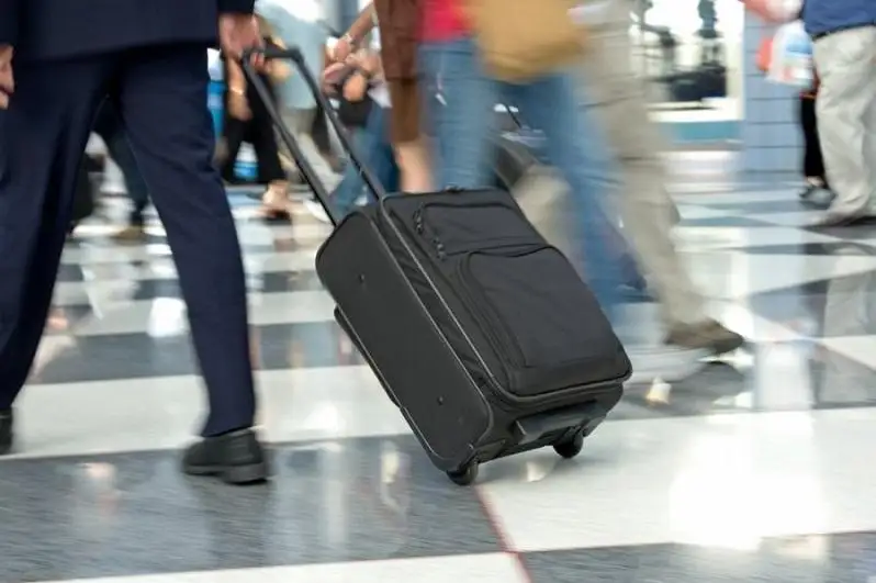 БАА эмланмаган фуқароларга саёҳат қилиш тақиқини бекор қилди