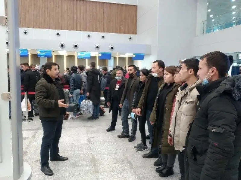 Пилот лойиҳа: Ўзбекистонликларнинг навбатдаги гуруҳлари ишлаш учун Россияга жўнаб кетди