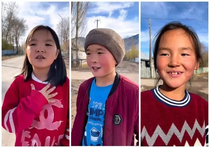 مۇقاعاليدىڭ ولەڭدەرىن جاتقا بىلەتىن تۇتاس ءبىر اۋىل بالالارى فوتوگرافتى ءتانتى ەتتى