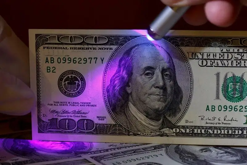 Фальшивые 9300 долларов США обнаружили у жителя Туркестанской области