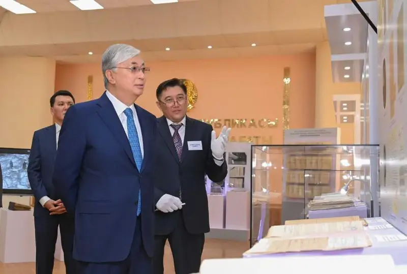国家元首参观二十世纪政治压迫行为档案研究中心