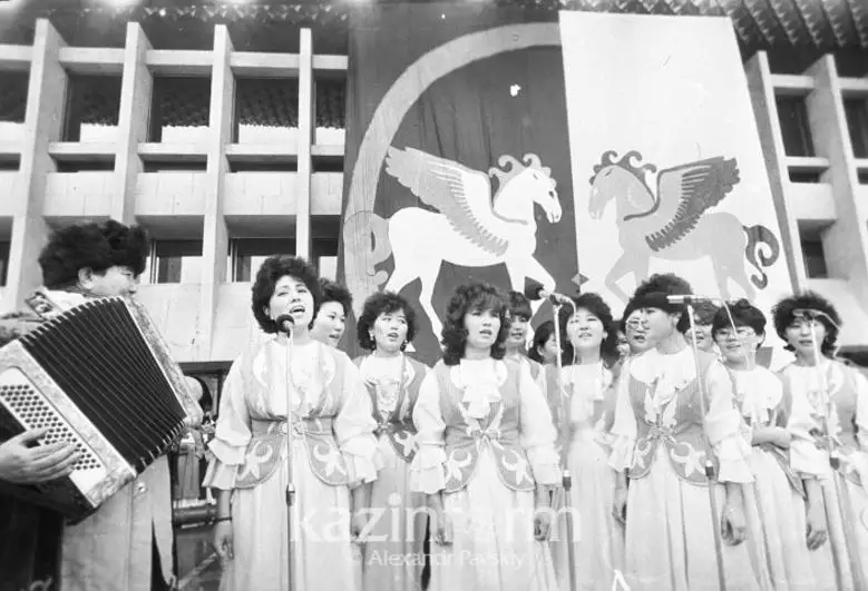 哈萨克斯坦以国家节日形式正式庆祝纳乌鲁兹节已满30年