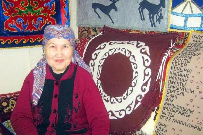 قازاق حالقى ەجەلدەن دوڭگەلەك ءتارىزدى پىشىنگە اسا ءمان بەرگەن - قولونەرشى