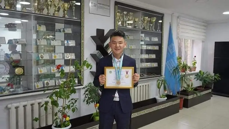 Қозоғистонлик  ўқувчи халқаро олимпиадада кумуш медалга сазовор бўлди