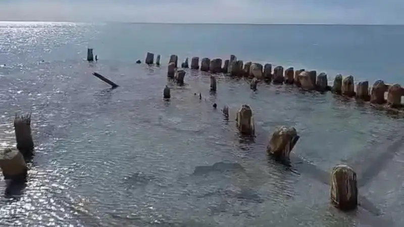 里海海岸发现古代沉船遗骸