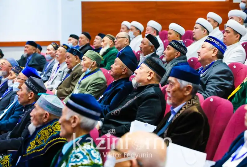 مەملەكەت باسشىسى اقساقالدار كەڭەسىنىڭ جۇمىسىن جانداندىرۋدى ۇسىندى