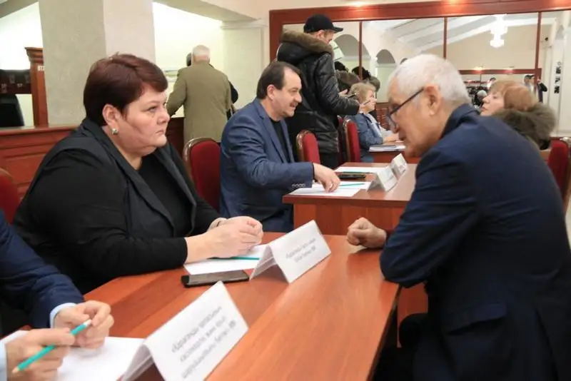 Qaraǵandylyqtardy baspana, avtobýs jáne jol máselesi erekshe alańdatady