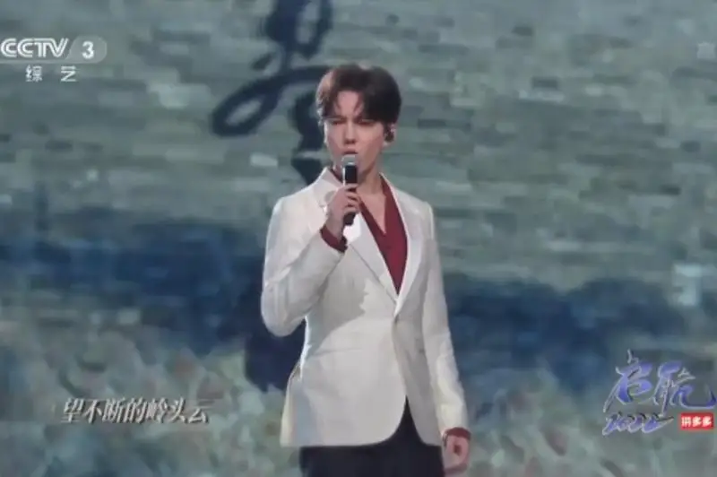 Димаш Кудайберген выступил в новогодней программе китайского телеканала