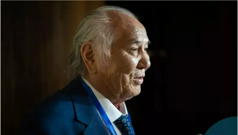 دۋلات يسابەكوۆ: شىڭعىسحاننىڭ 500 ايەلى بولدى، ءبىراق تاريحتا بورتە قالدى