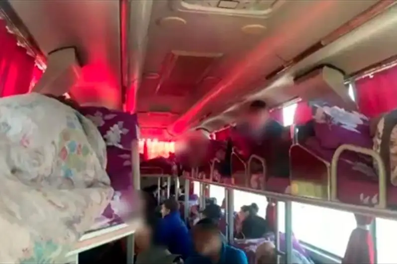 Туркистон вилоятида Ўзбекистон фуқароси 36 ўринли автобусга 52 йўловчини миндирган