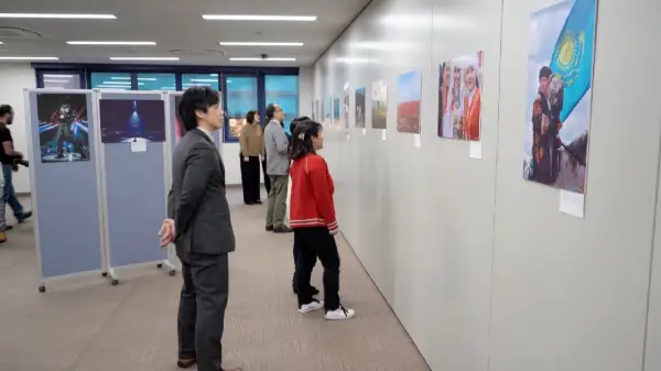 哈萨克斯坦摄影师作品展在日本举行