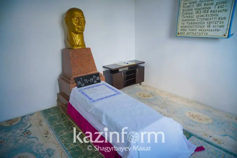 قاجىمۇقانعا تاتار قىزى تارتۋ ەتكەن سۇلگى تەمىرلاندا ساقتاۋلى تۇر