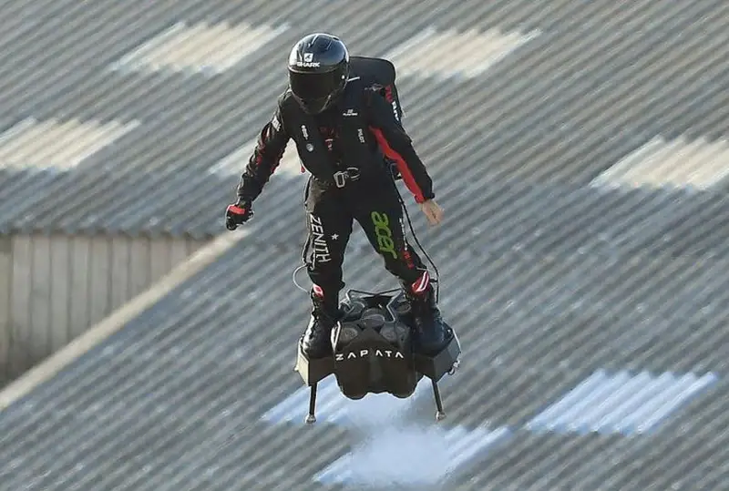 Французский изобретатель реактивного ранца пострадал в авиакатастрофе