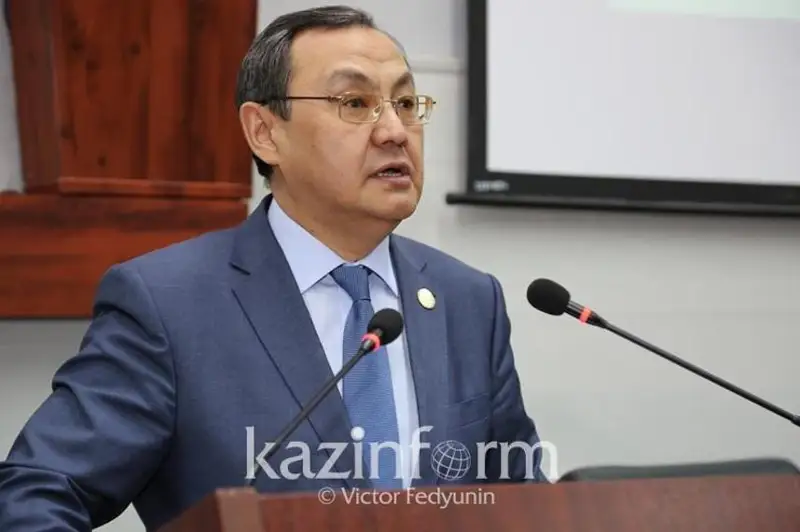 Aqylbek Kúrishbaev Úkimettiń depýtattyq saýaldarǵa bergen jaýabyn synady