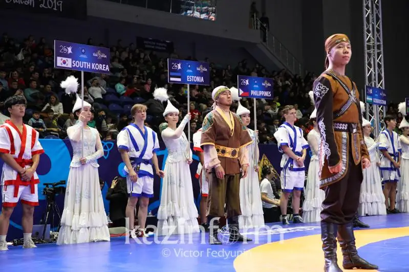 ەلوردادا قازاق كۇرەسىنەن 8 - الەم بىرىنشىلىگى ءوتىپ جاتىر