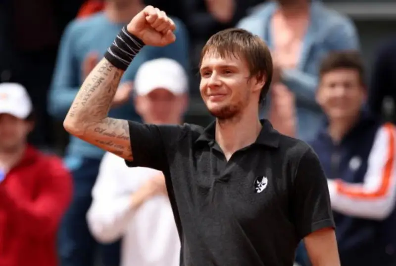 Лучший теннисист Казахстана снялся с матча против восьмой ракетки мира