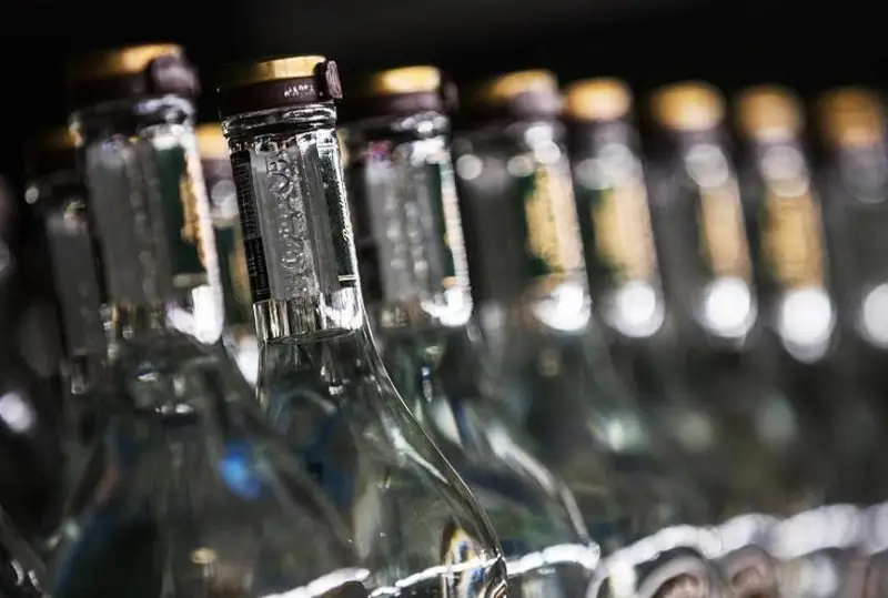 Подпольный цех производил суррогатный алкоголь в Шымкенте