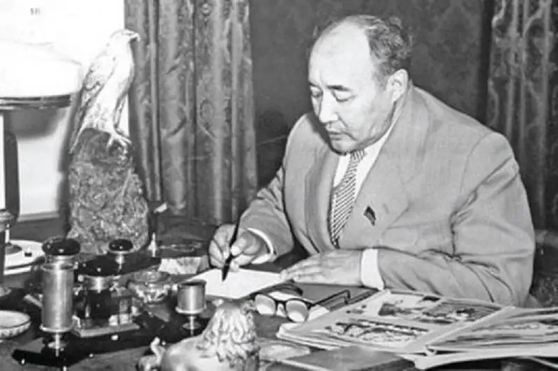 ۇلى جازۋشى مۇحتار اۋەزوۆ جايىندا