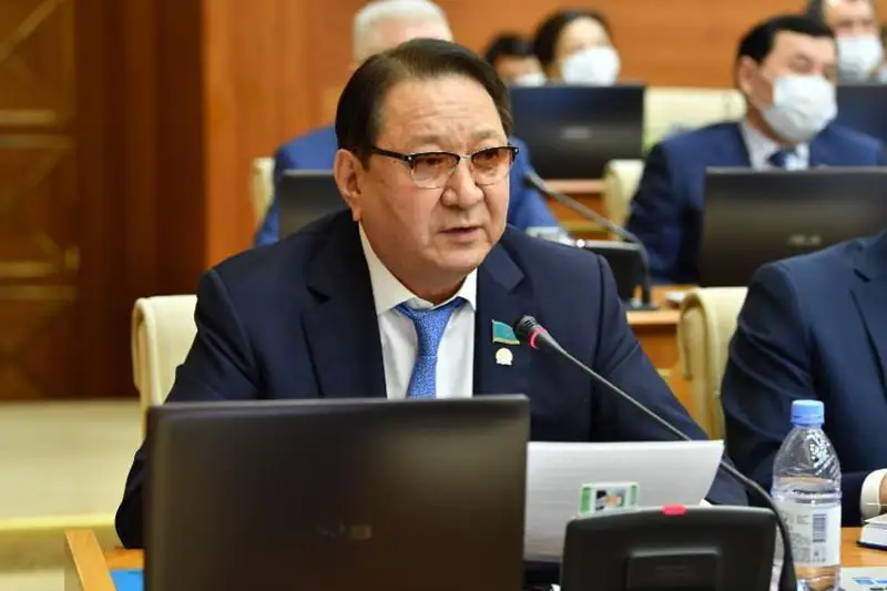 Paıyzdyq stavkany kóterý halyqqa emes, bankterge tıimdi - Amanjan Jamalov