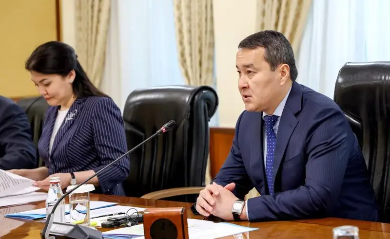 Меры по борьбе с курением обсудил Алихан Смаилов с представителями ВОЗ