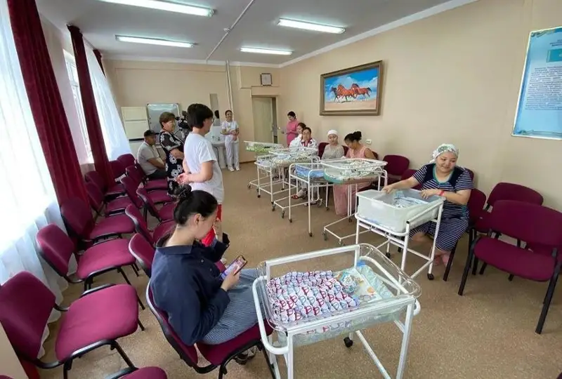 Акцию «Домбра дастан» провели в перинатальном центре Актау