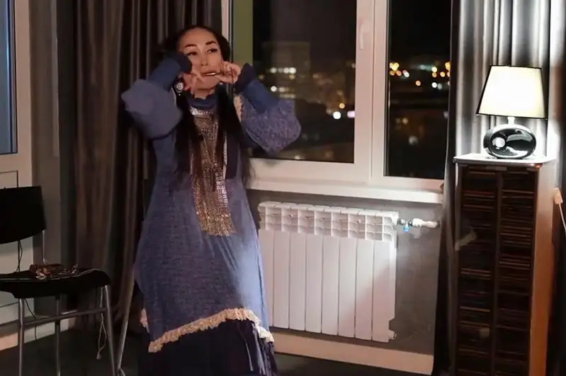 قازاقپاراتتاعى ونلاين- كونسەرت: حومۋسشى يۋليانا كريۆوشاپكينا ونەرىمەن ءتانتى ەتتى