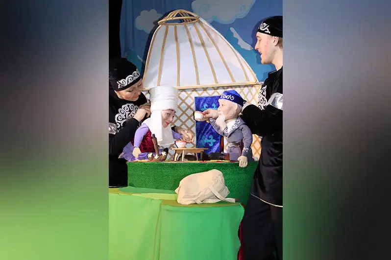 Акмолинская детвора встретила Наурыз с актерами театра