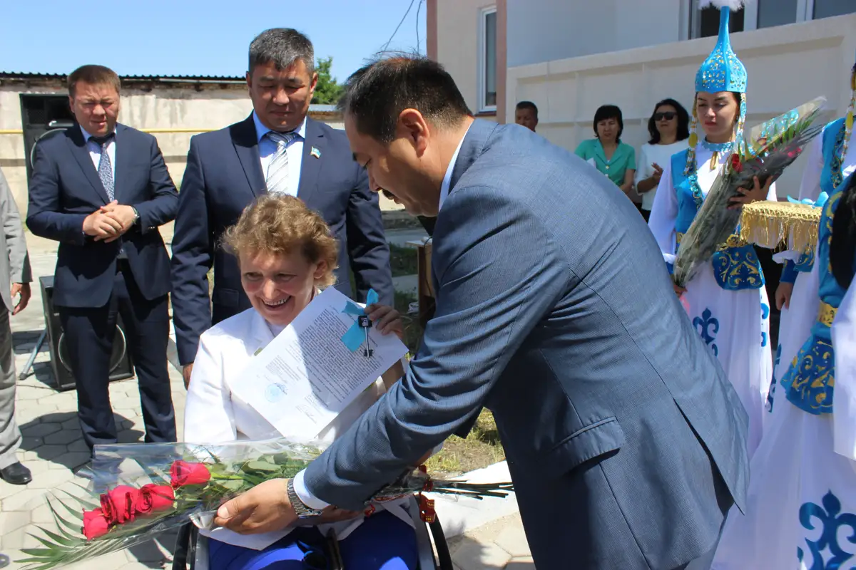 Елдос Сметов пен Зульфия Ғабидуллина пәтер кілтін алды