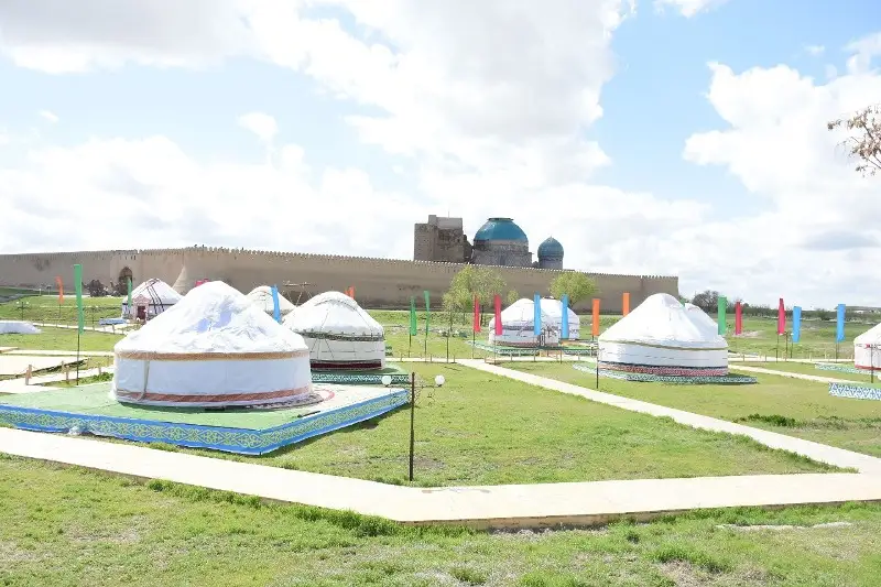 بيىل تۇركىستاندى تاماشالاۋعا قانشا ساياحاتشى كەلدى