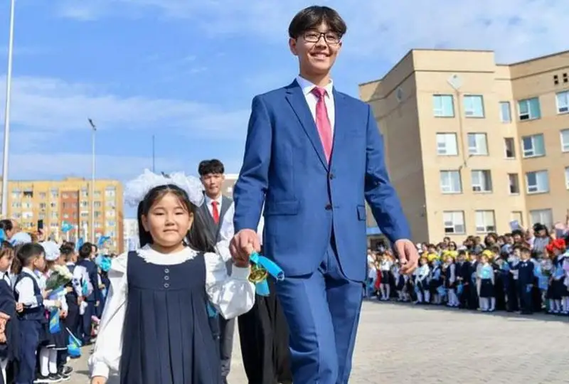 Учиться ради знаний – аким поздравил столичных школьников с началом учебного года