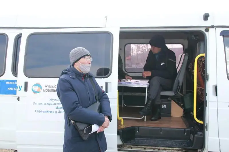 «Работа на колёсах»: Мобильный пункт занятости трудоустраивает жителей Карагандинской области