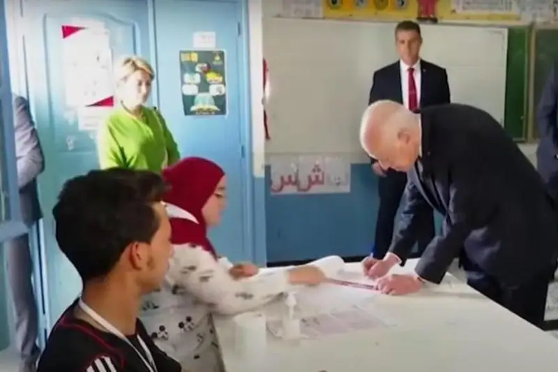 Жители Туниса поддержали принятие новой конституции