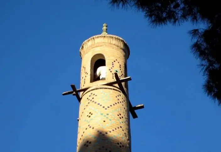 مەشىتتىڭ تەربەلەتىن مۇنارا قۇپياسى ءالى كۇنگە اشىلعان ەمەس - ۆيدەو